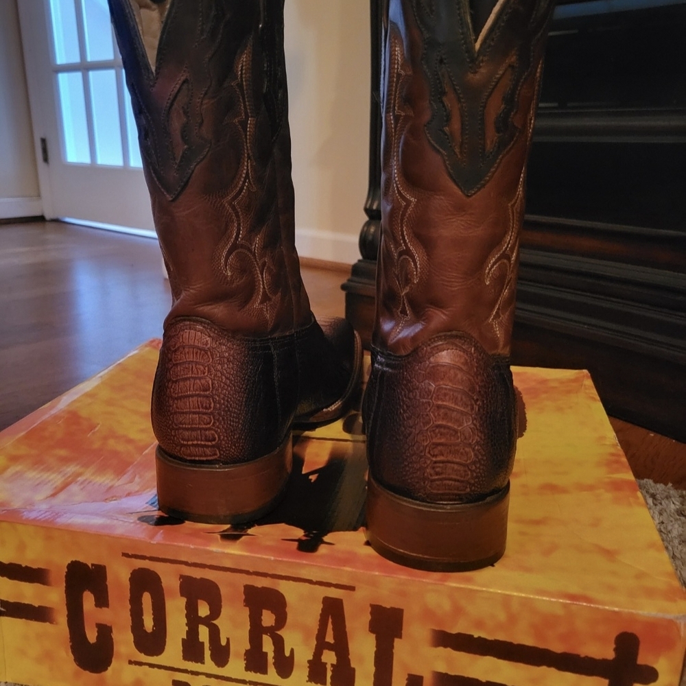 Corral Men’s Ostrich Leg Cowboy Boots - Picture 2 of 10